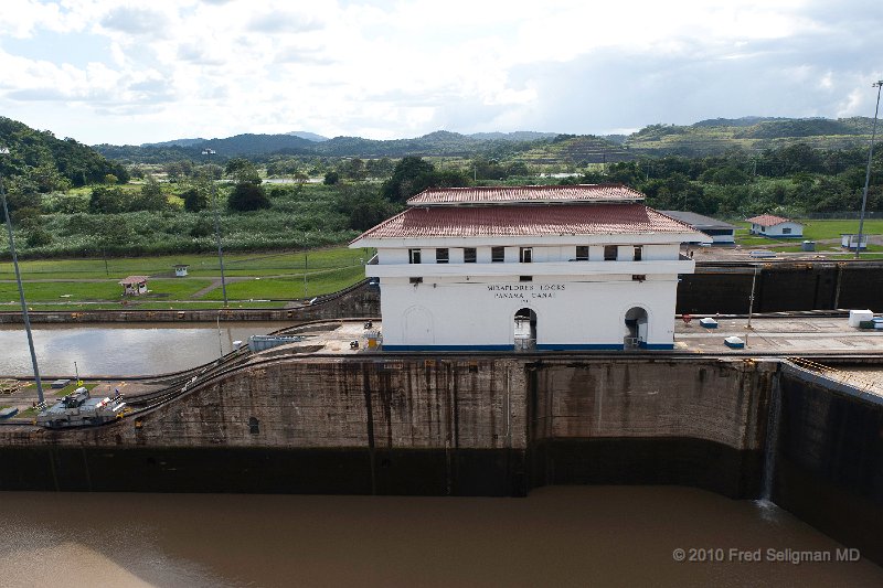 20101204_154058 D3.jpg - Miraflores Locks, Panama Canal.  Observe the right fathest lane.  The water level is not in sight.